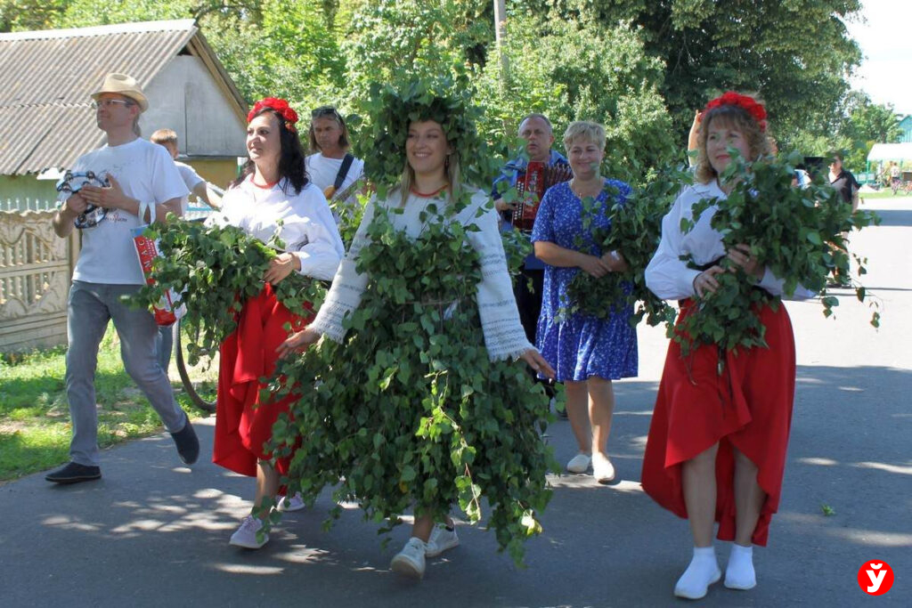 обряд"вождение куста"