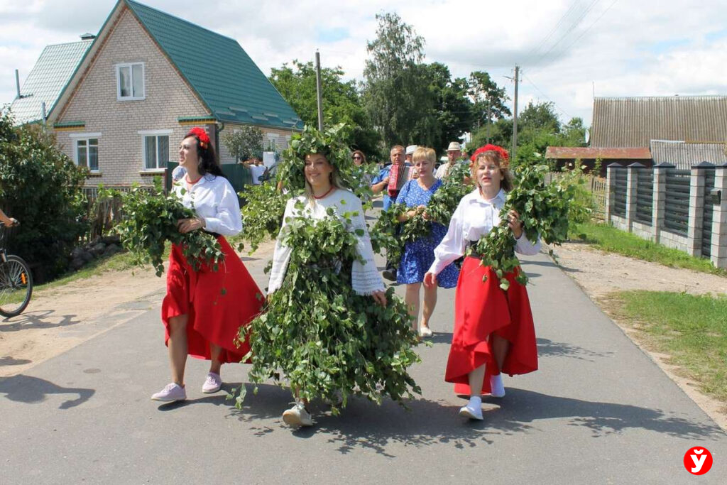 обряд"вождение куста"