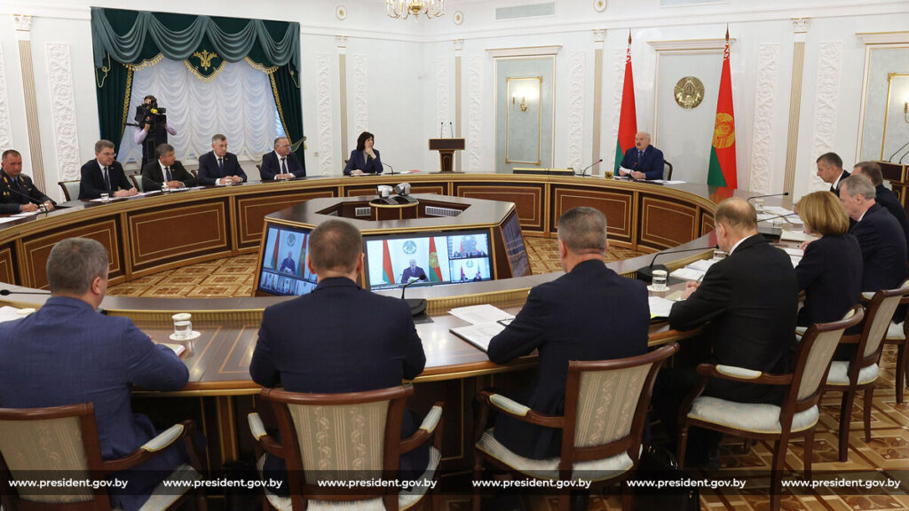 Железная дисциплина и мотивация — Лукашенко о хозяйственном подходе во время уборочной
