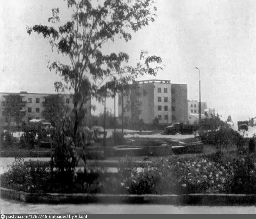 Посёлок Сорочи. Жилые дома на центральной площади, начало 80-х.