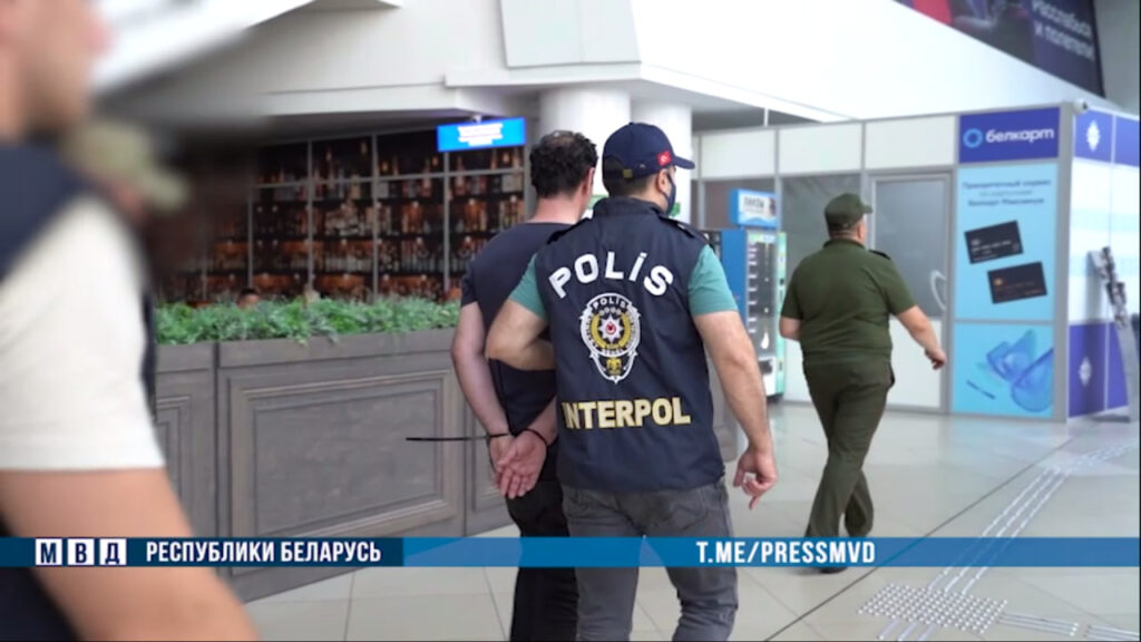 Двоих иностранцев экстрадировали из Беларуси в Турцию. Один находился в международном розыске