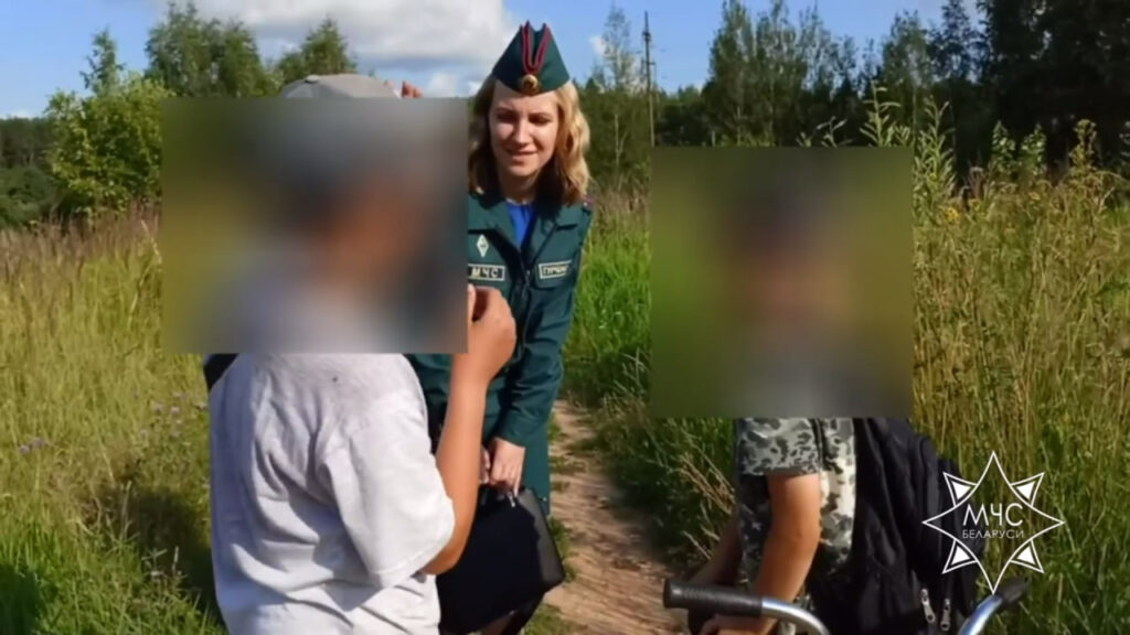 Двое детей потерялись в лесу около Витебска — их нашли спасатели