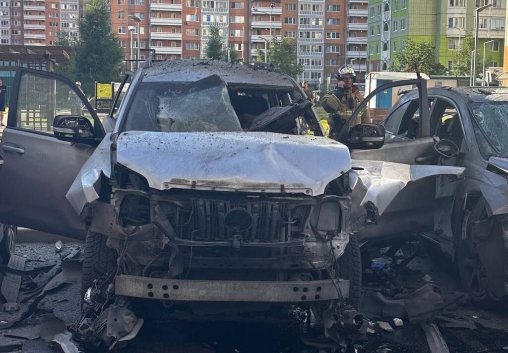В Москве взорвался автомобиль Toyota Land Cruiser: два человека пострадали