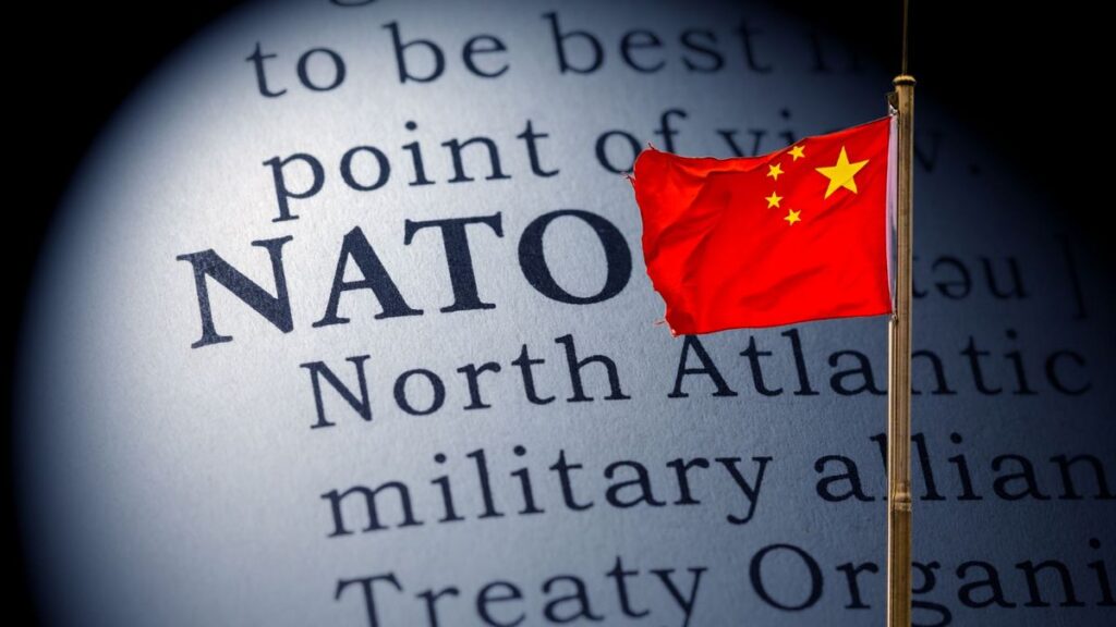 Флаг Китая и НАТО