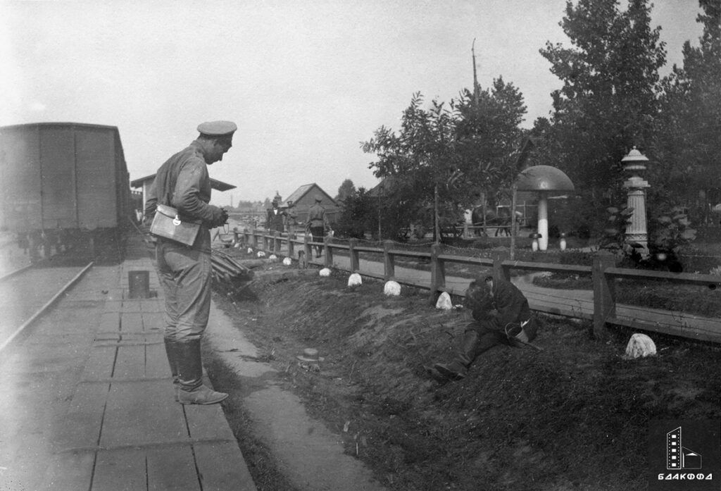 Коллекция И.В. Сурмачевского «II Кавказский армейский корпус». Фото на память на железнодорожной станции Барановичи-Полесские, Вилейка, Минская губерния, лето 1915 г.