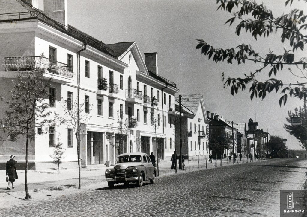 Жилые дома по проспекту Революции в Борисове, Минская область, весна 1950 г.