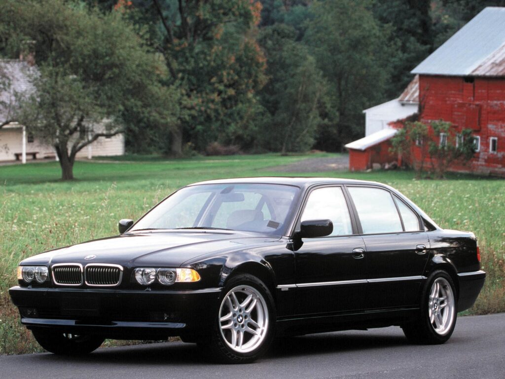 BMW 7-й серии (E38)