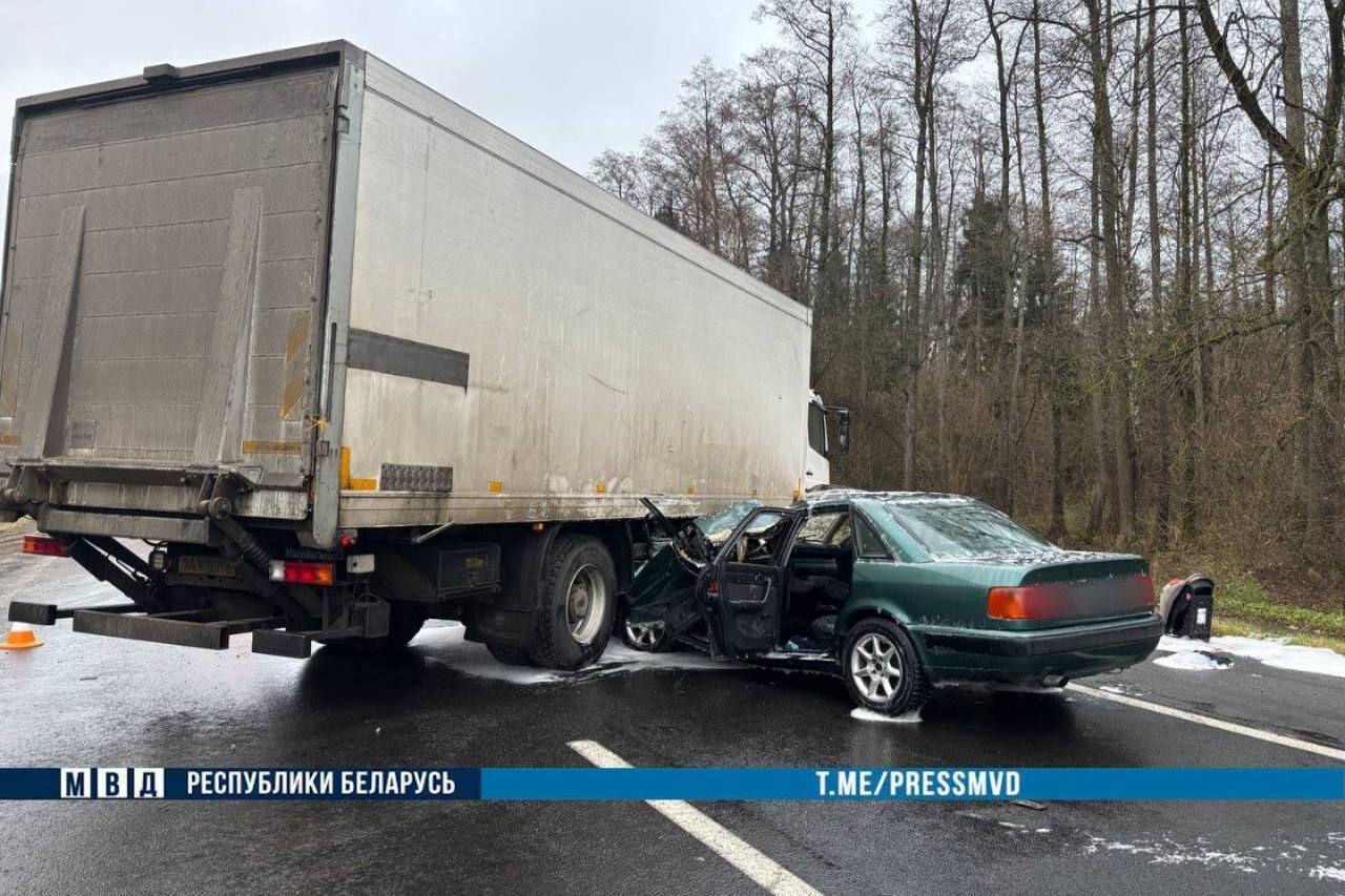 В ДТП на Брестчине один человек погиб и пострадали четверо, в том числе три ребенка