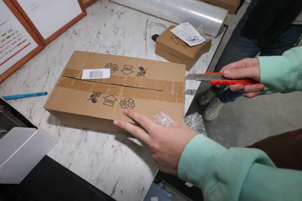 В Минске предлагают вслепую купить «потерянные» посылки с AliExpress