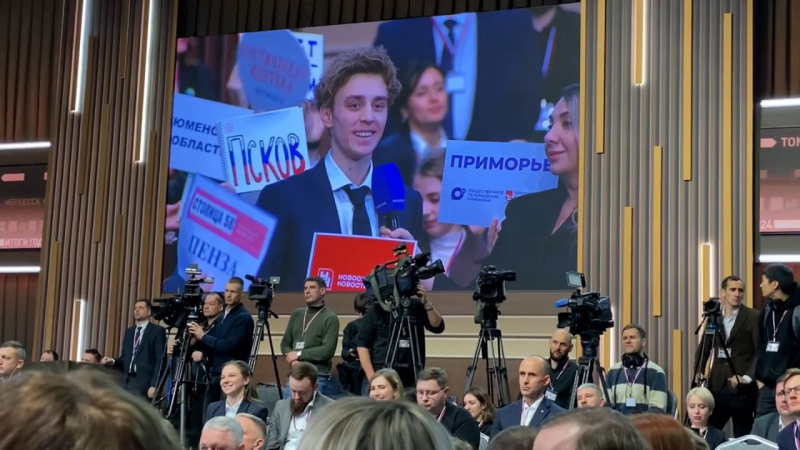 Белорусский блогер Влад Бумага поразил Пескова