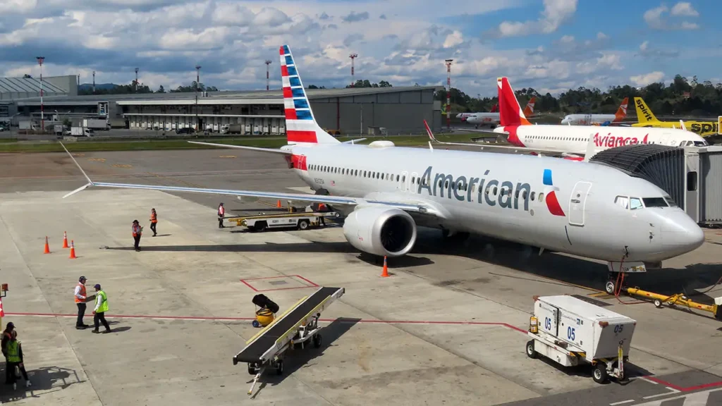 American Airlines в канун Рождества приостанавливает все внутренние рейсы