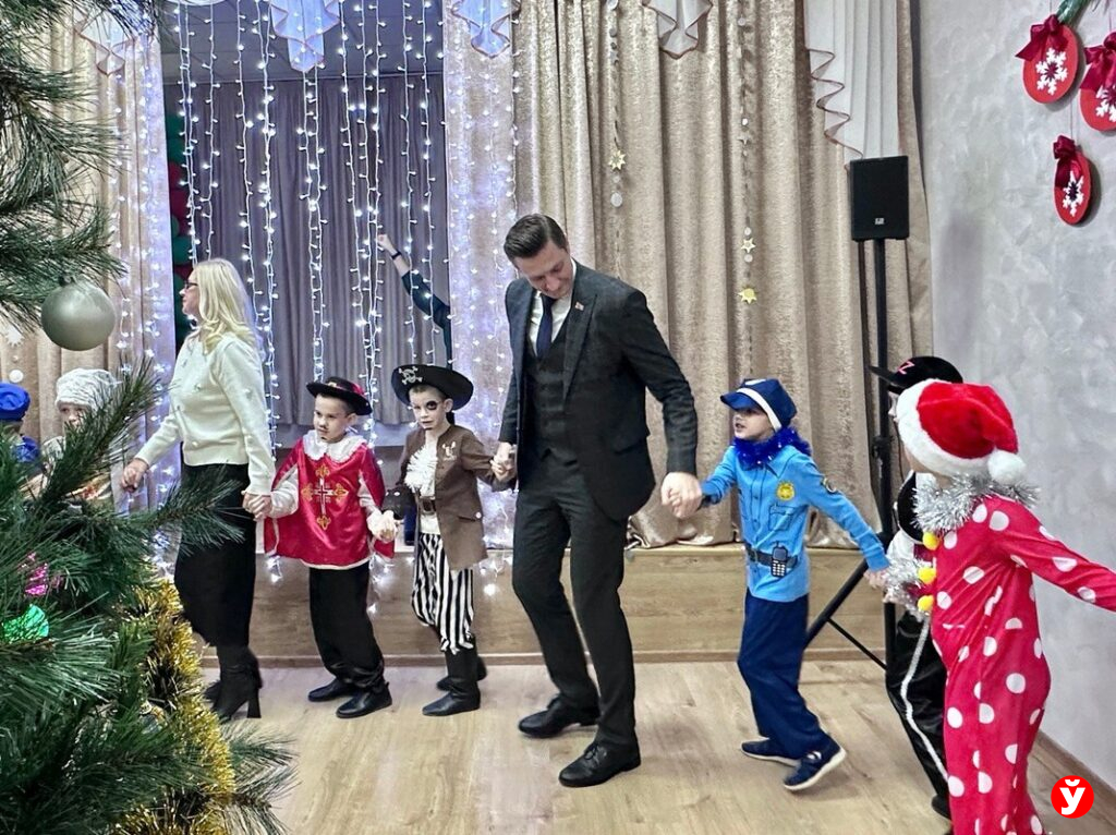 Вилейская школа-интернат получила подарки от министра культуры