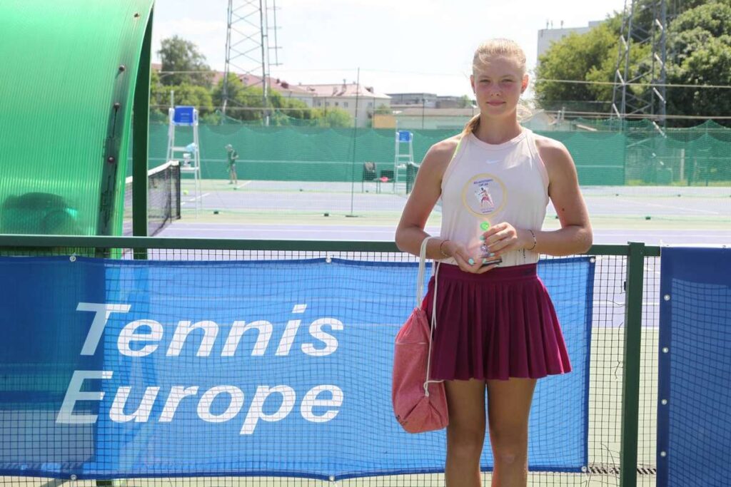 Папины гены — дочь тренера минского «Динамо» вышла в 1/8 финала юниорского Australian Open