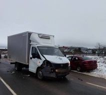 В Пуховичском районе столкнулись два автомобиля. Пострадал водитель