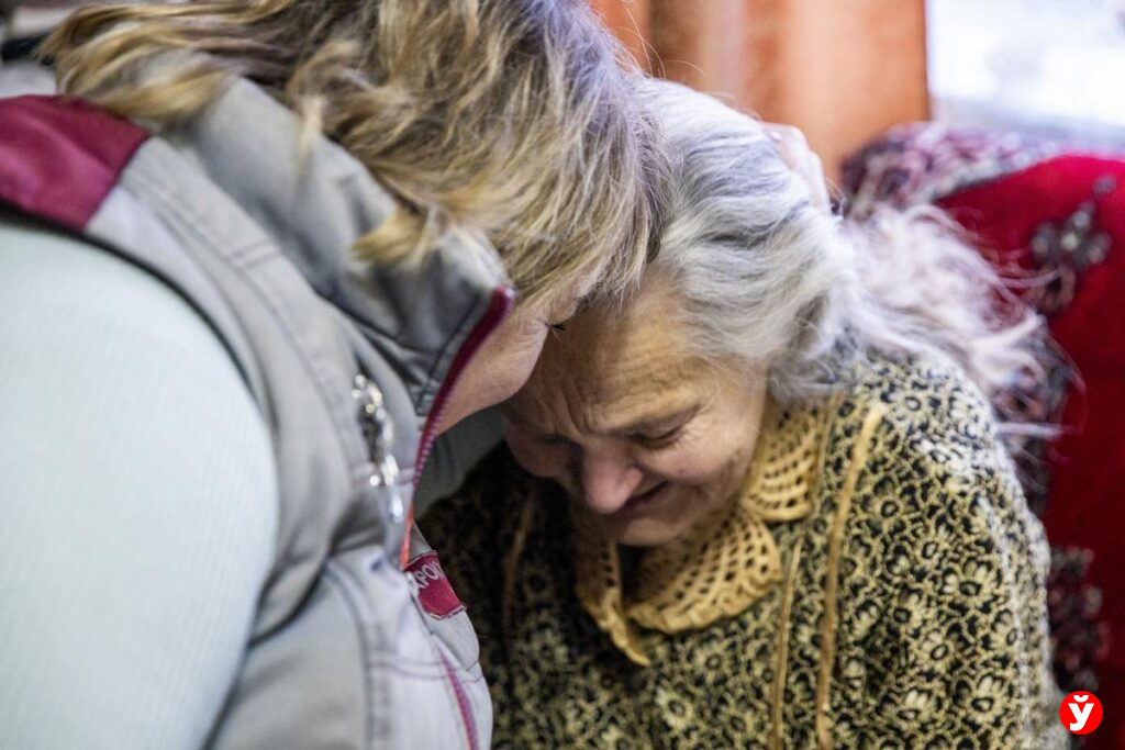 Женщина с девятью подопечными. Портрет соцработника составили в Минтруда