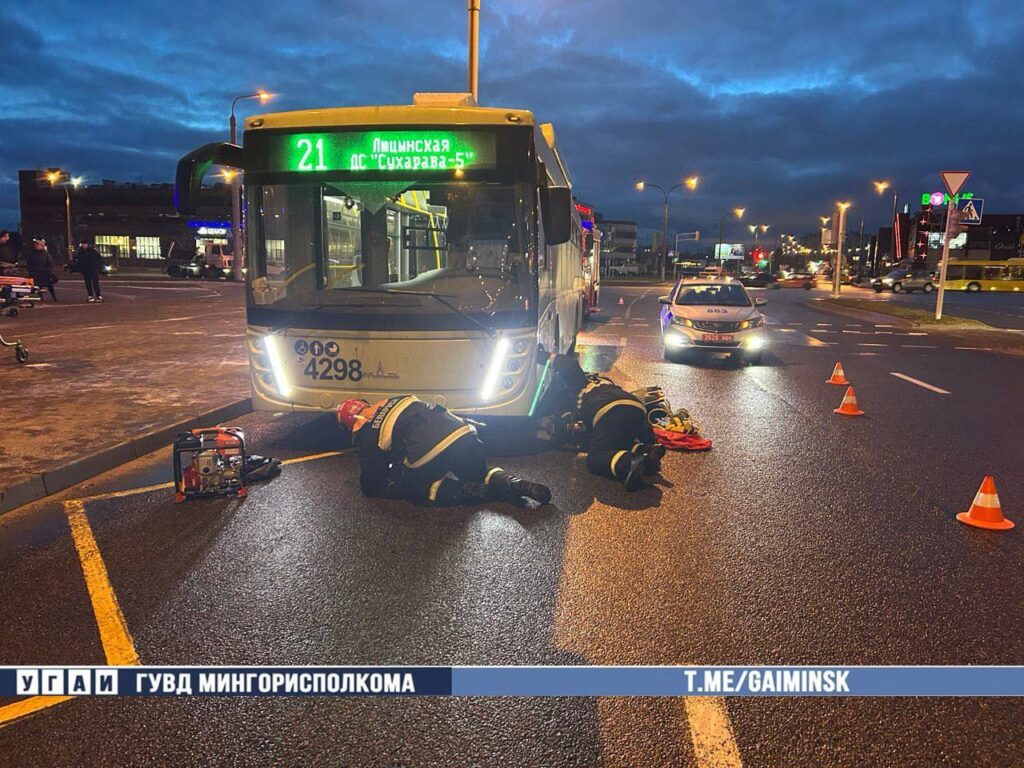 В Минске под колеса троллейбуса попал пешеход