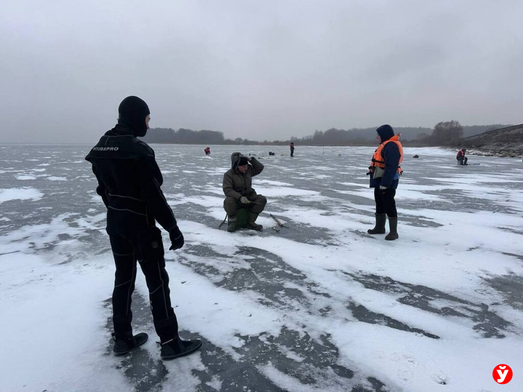 Ждал льда с декабря — поговорили с рыбаками на Вилейском водохранилище