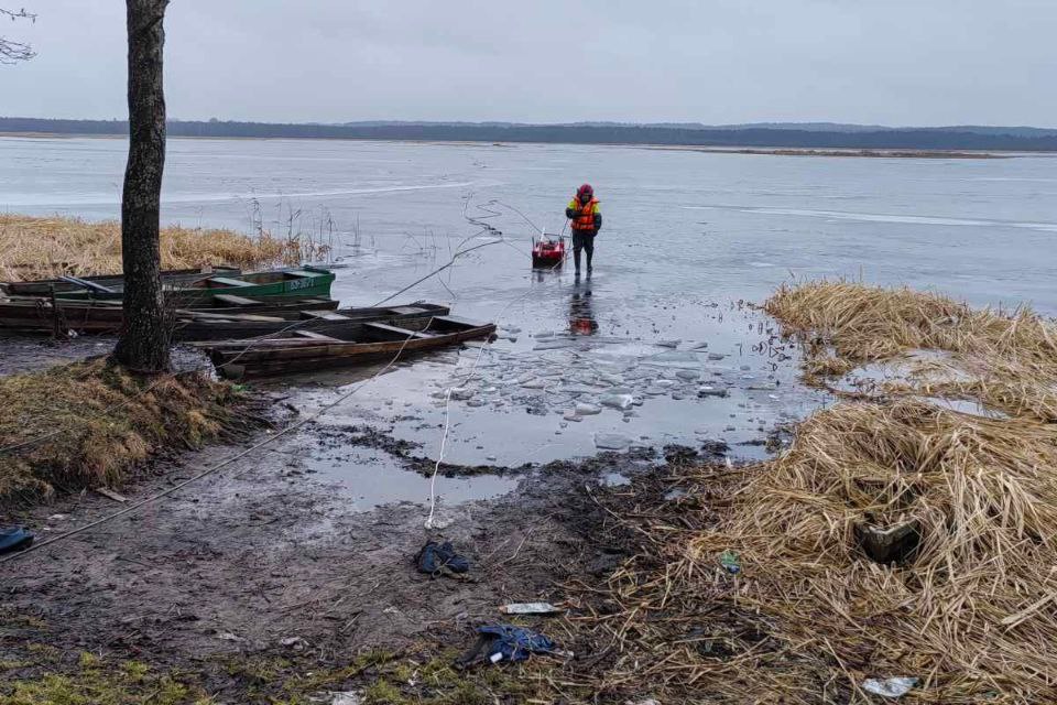 Житель пристоличья провалился под лед, когда рыбачил в Пуховичском районе