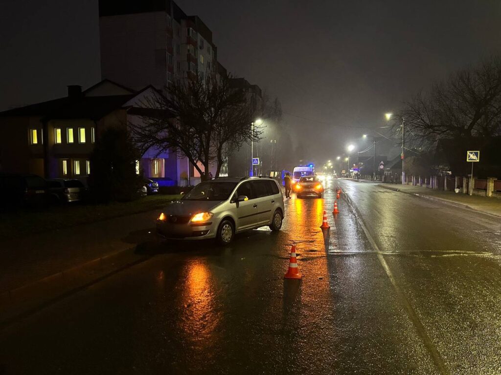 В Слуцке мужчина переходил дорогу в неположенном месте и попал под колеса авто