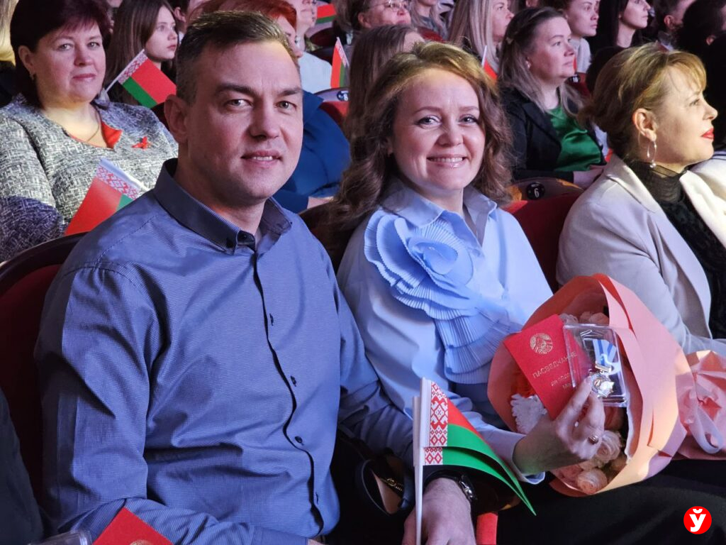 «Вдвойне почетно получить награду в преддверии выборов». Многодетным мамам вручили ордена в Борисове