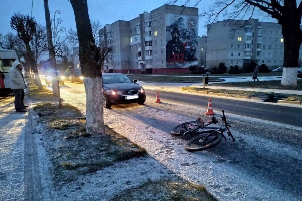В Несвиже «Лексус» наехал на велосипедиста