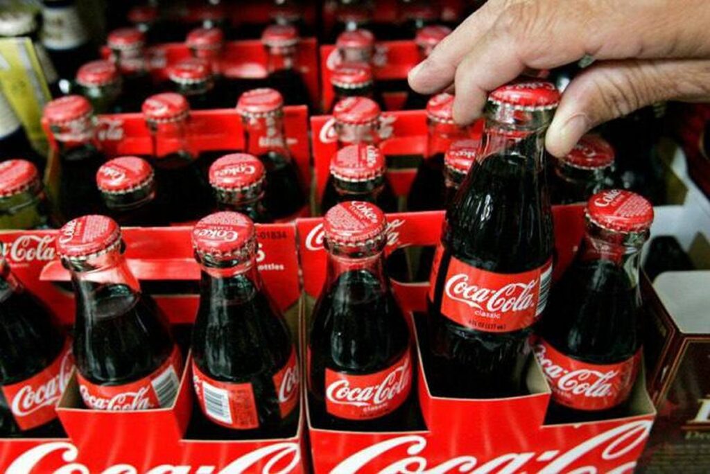 Coca-Cola может перейти на пластиковую тару, если алюминий подорожает