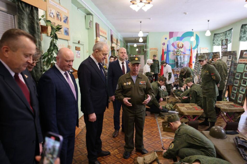 Игорь Сергеенко приехал в Центр патриотического воспитания молодежи «Вектор» в Жодино