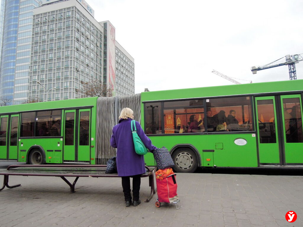 Некоторые утренние рейсы автобусов отменят в Минске из-за репетиций парада Победы