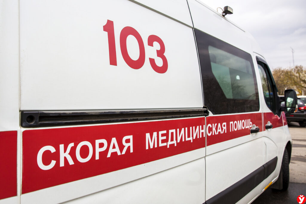 В Могилеве женщину зажало в дверях автобуса: водитель тронулся, не заметив пассажирку
