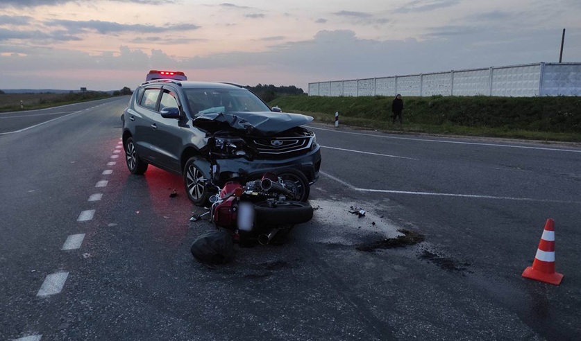 СК установил обстоятельства ДТП в Минской области с участием водителя Geely и мотоциклиста