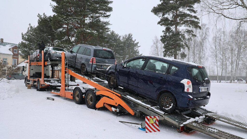 Латвия передаст Украине еще 31 автомобиль, конфискованный у нетрезвых водителей