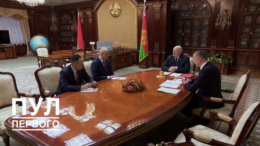 Лукашенко сравнил включение денежного печатного станка с самоубийством