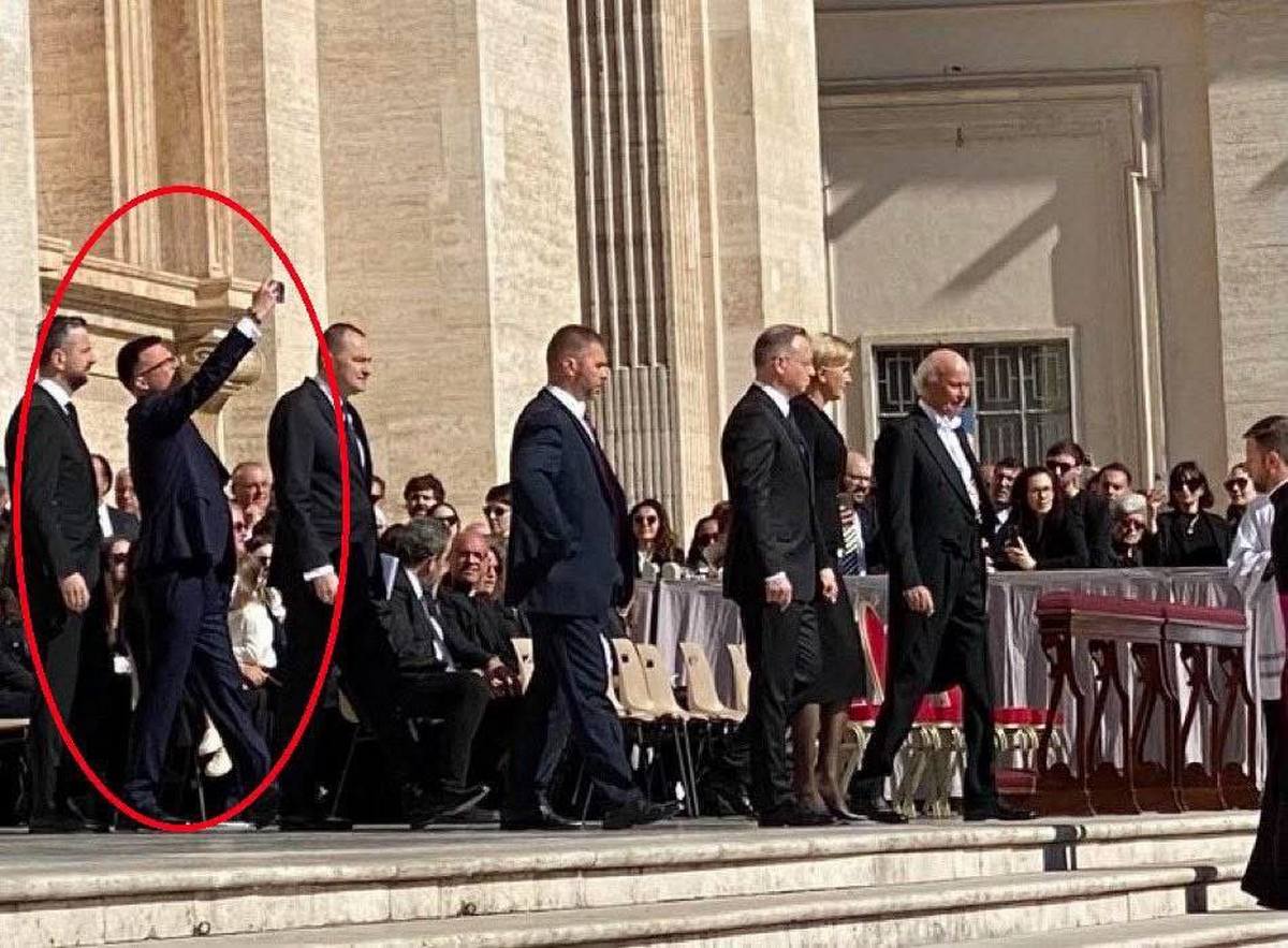 Шимон Холовня — кандидат-паяц - Минская правда, 26.04.2025