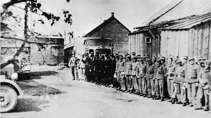 Герои и палачи войны: кто и зачем их меняет местами