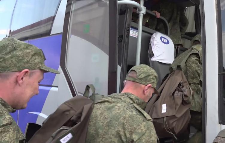Россия вернула домой еще 303 военнослужащих