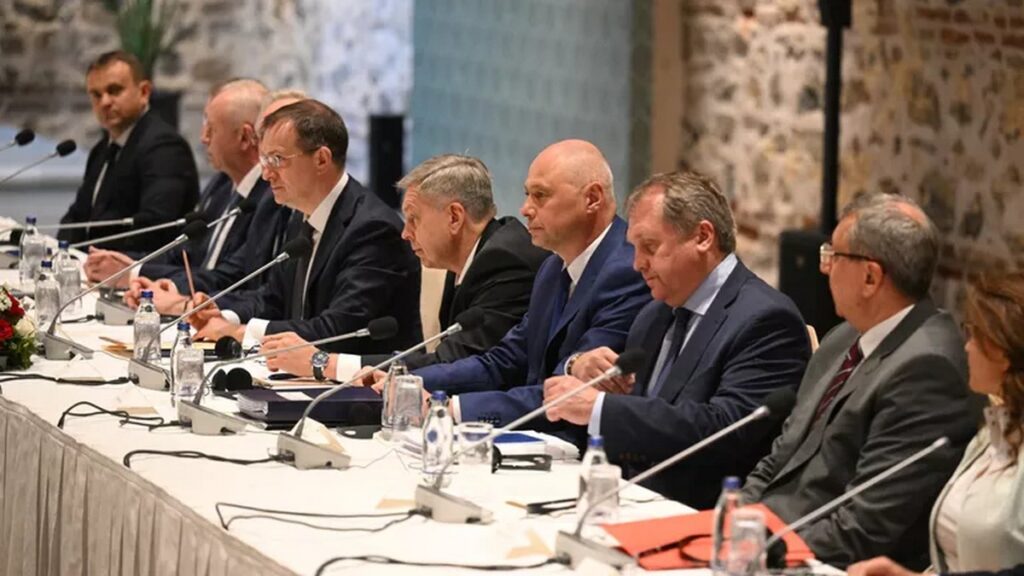 Запад пытается превратить переговоры по Украине в фарс