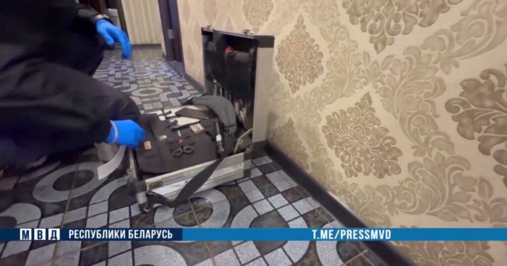 В Могилеве мужчина достал нож и напал на участкового