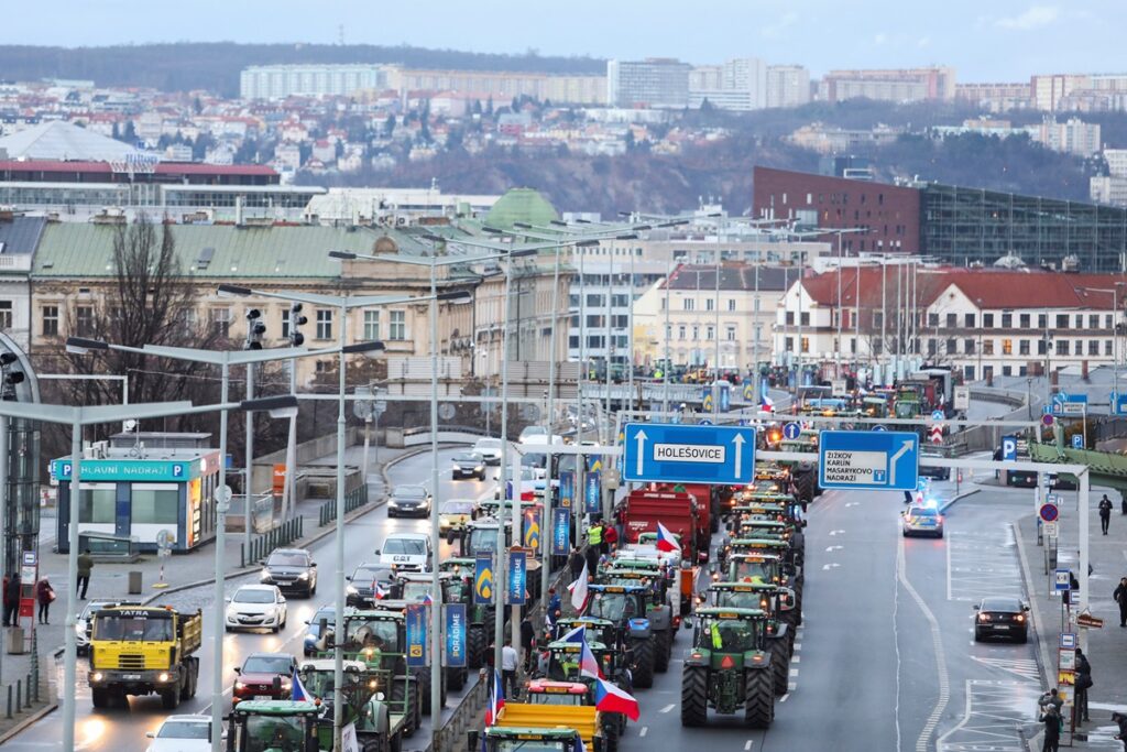 пробка трактора