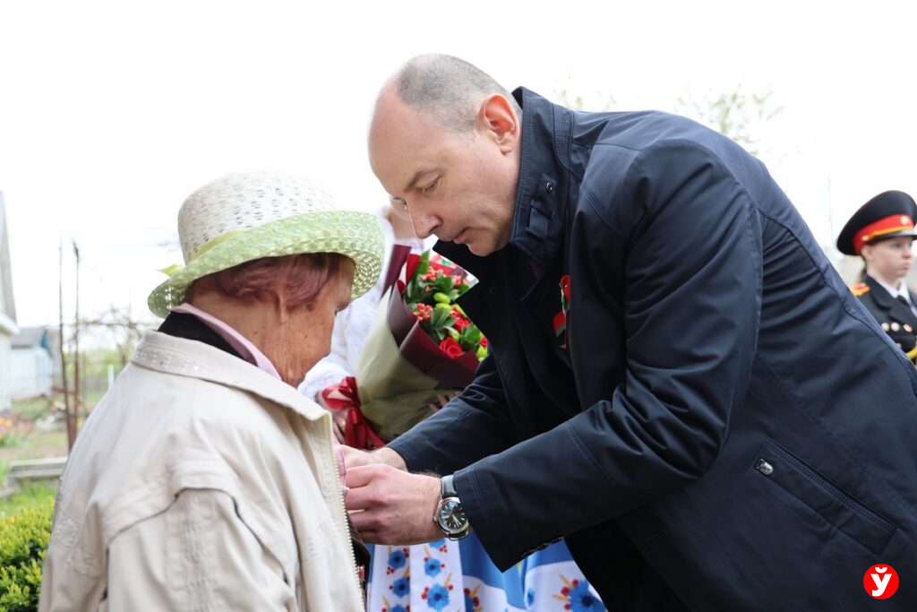 Подарки от губернатора и оркестр у порога: 99-летнюю Лидию Сушкевич поздравили с Днем Победы