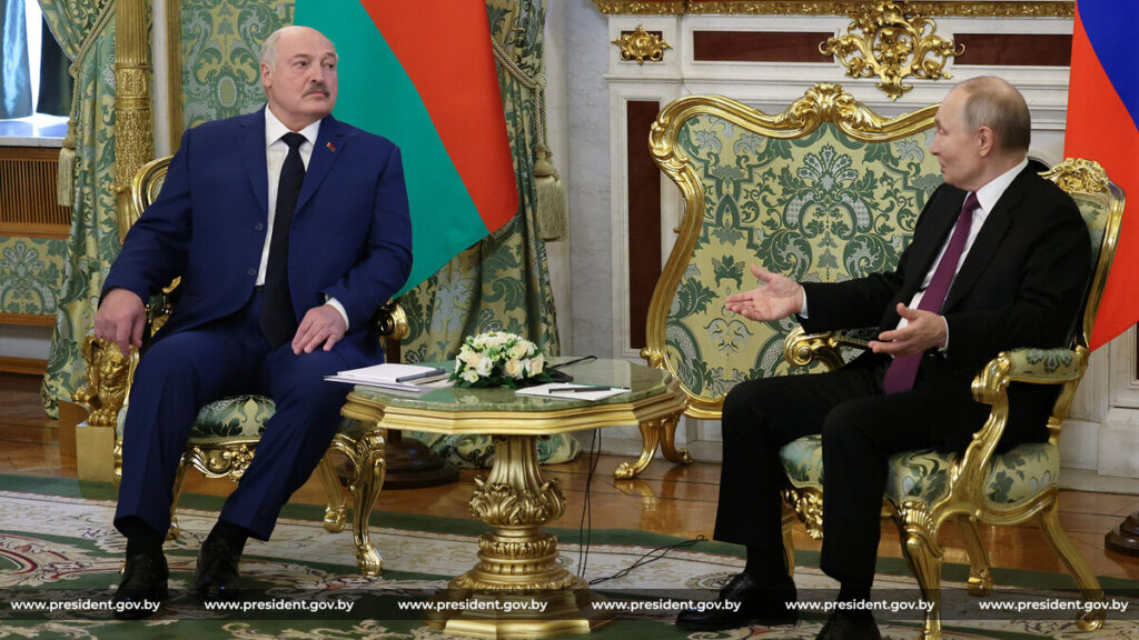 Путин поблагодарил Лукашенко за помощь в организации обмена пленными с Украиной