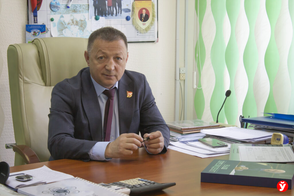 Директор_училища_Ярослав_Попович