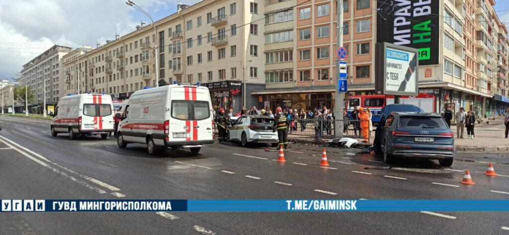 В Минске такси вылетело на встречную полосу