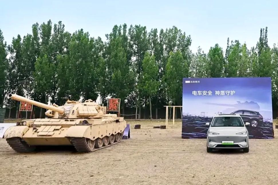 Geely EX5 сразился с танком. И победил