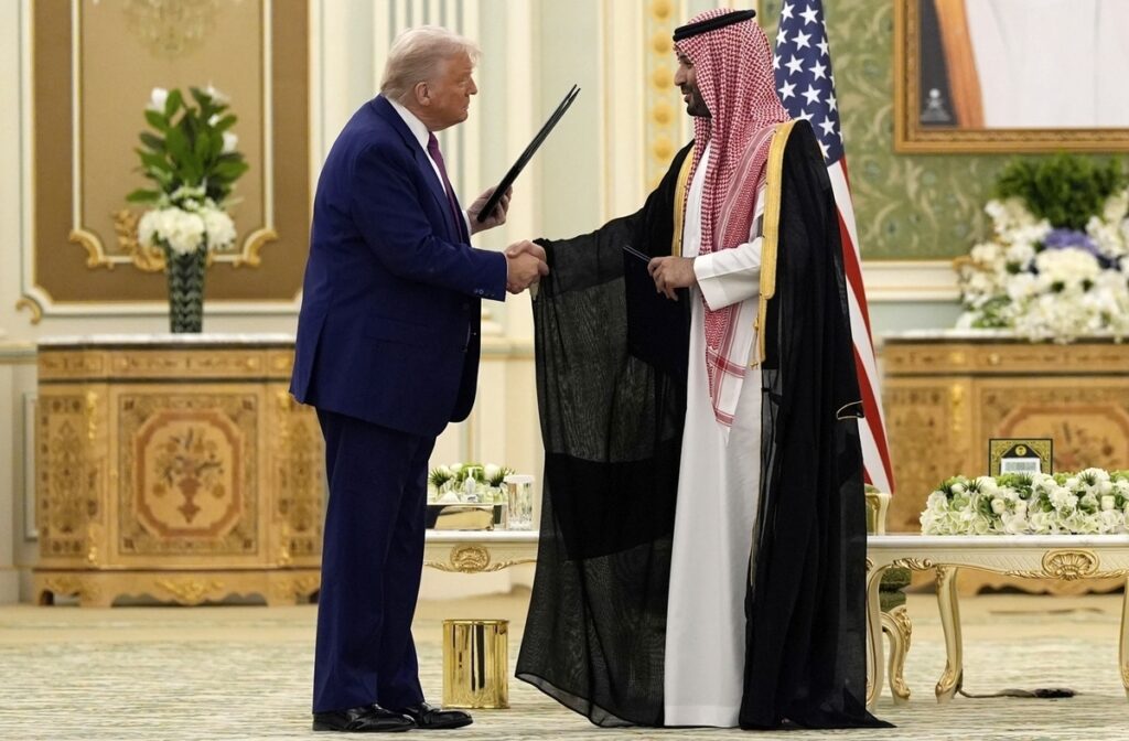 Трамп спасает американские корпорации с помощью Ближнего Востока