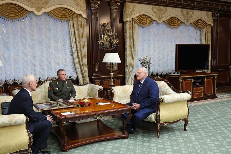 Лукашенко: Беларусь и Россия продвинулись в разработке передового вооружения