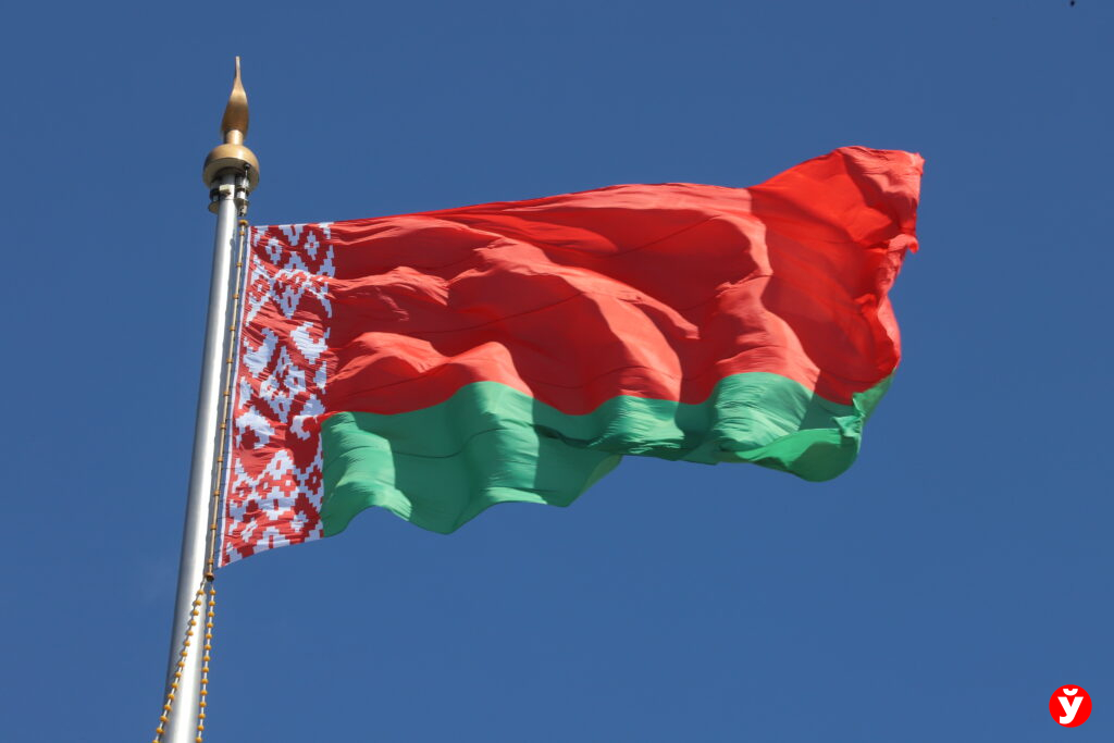 В Беларуси празднуют День Государственного флага, Государственного герба и Государственного гимна