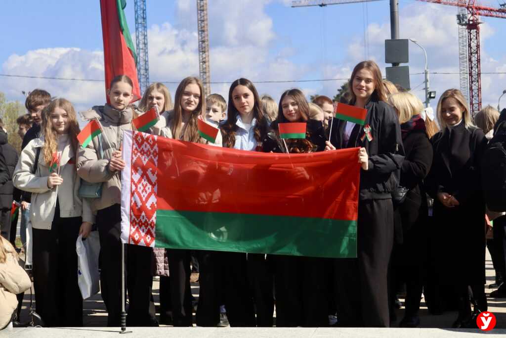 Сила в символах: почему флаг и герб Беларуси — это больше, чем знаки
