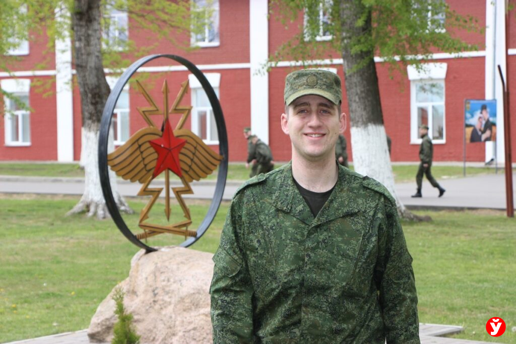 Увидел эту растяжку и как током ударило — правнук Героя Советского Союза о службе в армии
