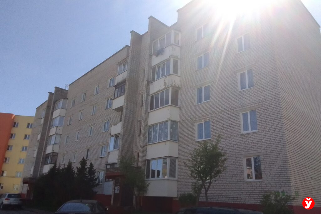 Логойчане жалуются на подтопление подвала в многоквартирном доме — проблема существует уже 35 лет