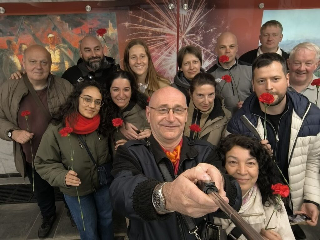 Здесь нет нищих, а медицина — бесплатная: европейские активисты — о контрасте с Западом